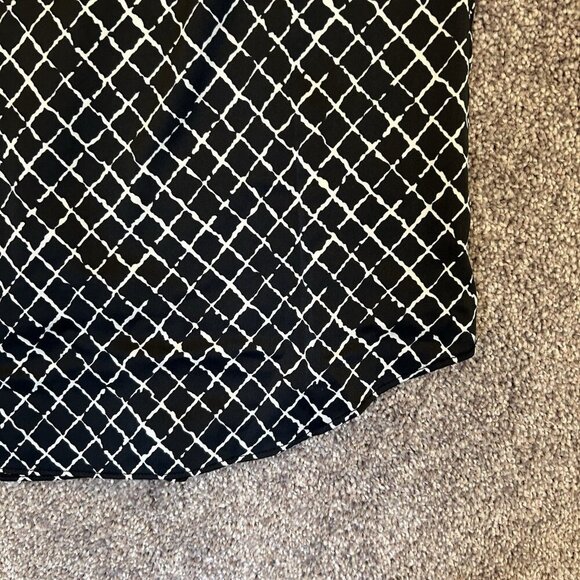 Express Women’s Printed V-Neck Downtown Cami Black Print Size XS NWT $44 - Picture 11 of 16